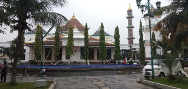 Tetap Prokes, Masjid Agung Palembang Gelar Salat Tarawih Ramadan Tahun Ini