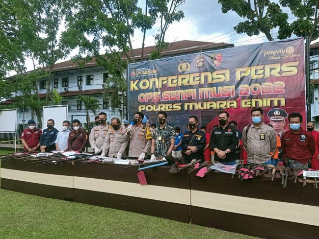 Ops Senpi Musi, Polres Muara Enim Amankan 14 Pucuk Senpi Rakitan hingga Sabut Kelapa