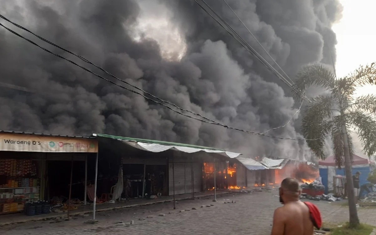 Kebakaran Komplek Garuda Tangerang, Rumah dan Kios Ludes Terbakar
