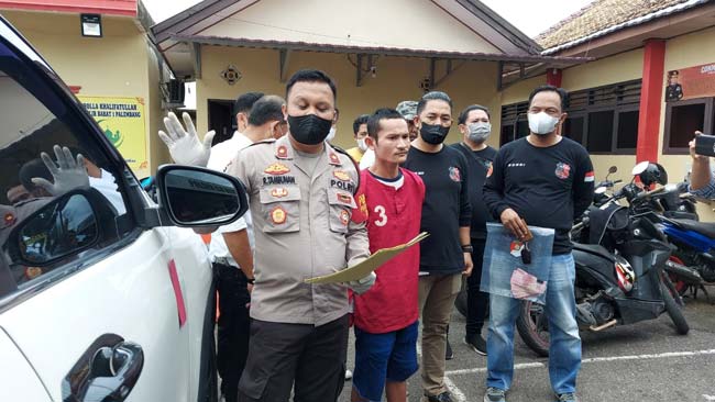 Gasak Mobil Fortuner di Parkiran Minimarket, Silai Berpura-pura Gila