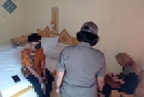 Sepasang Kekasih Terjaring Razia Pekat, Petugas: Pakai Celana Dulu Ya, Saya Tunggu di Depan