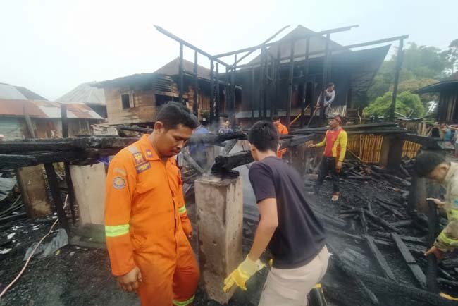 Api Lalap Habis Rumah Milik Sumarlan