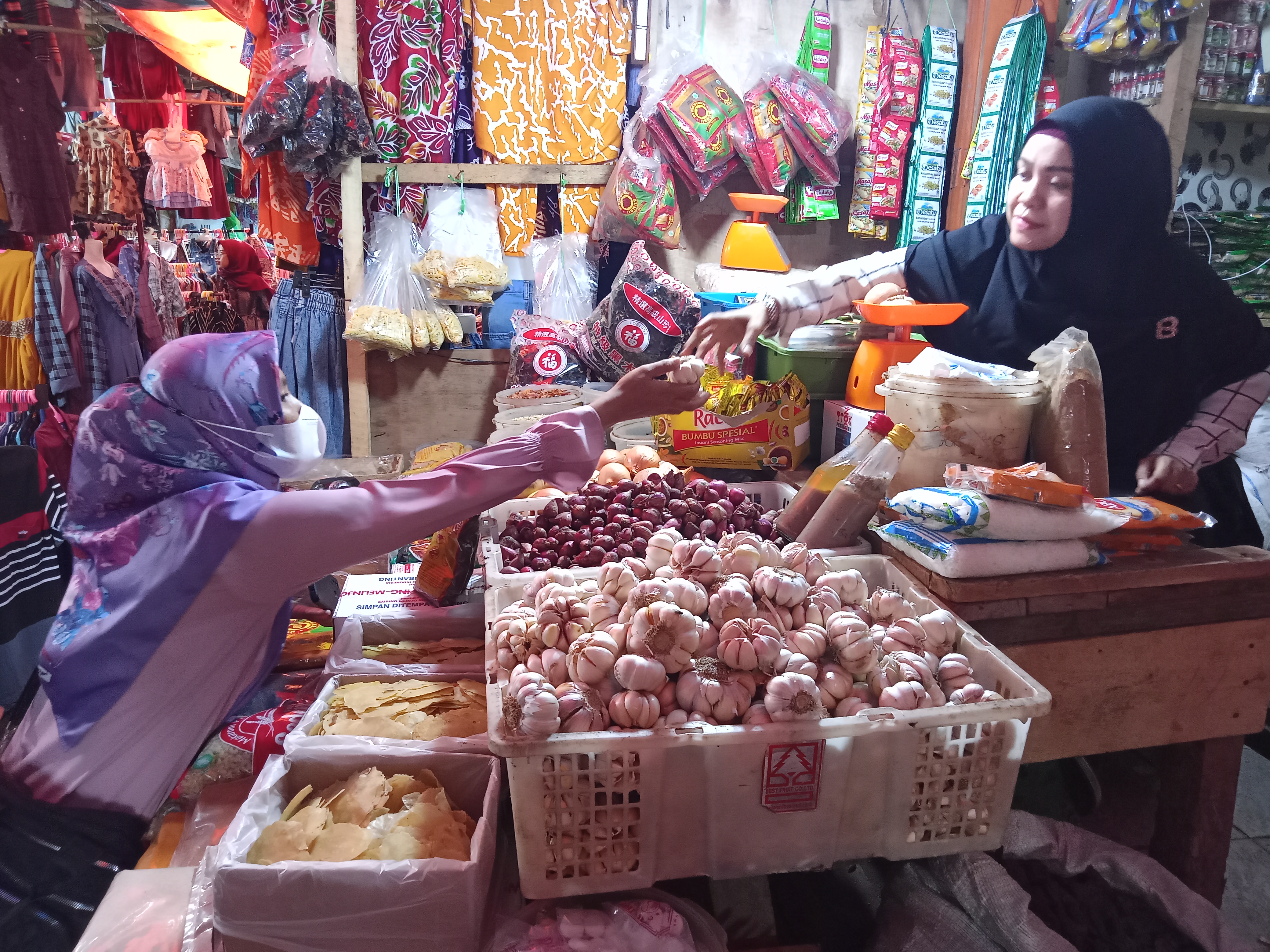 Harga Bawang Merah dan Bumbu Dapur Merangkak Naik