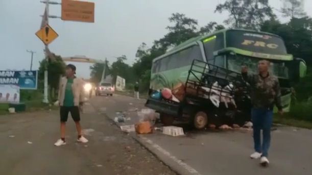 Bus vs Pick Up di Muratara, Empat Korban Tewas