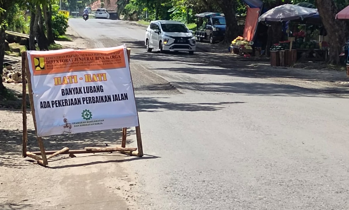 Jelang Lebaran Idull Fitri Jalan Lintas Sumatra Mulai Dilakukan Perbaikan