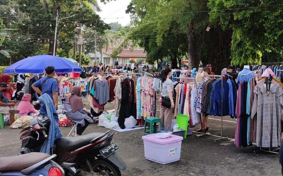 Area Car Free Day Kambang Iwak Dipenuhi Stand Baju