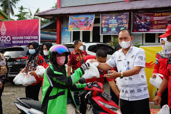 Sambut HUT Pemasyarakatan, Rutan Palembang Bagikan 500 Paket Takjil