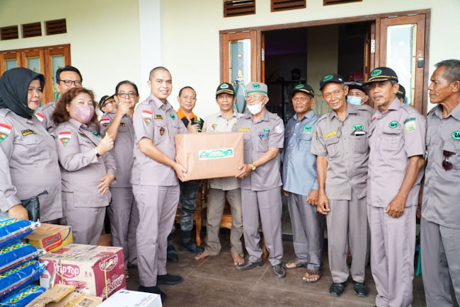 RAPI Provinsi Sumsel Serahkan Bantuan ke Korban Kebakaran Sungsang