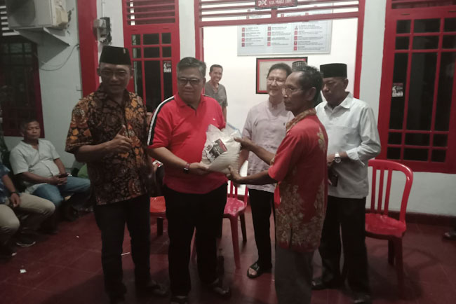 DPC PDIP Muara Enim Salurkan 150 Ton Beras