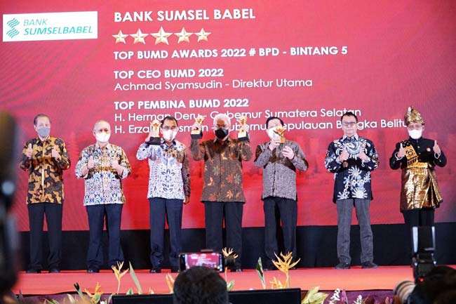 Bank Sumsel Babel Raih Top Bumd Awards Bintang 5 Tahun 2022