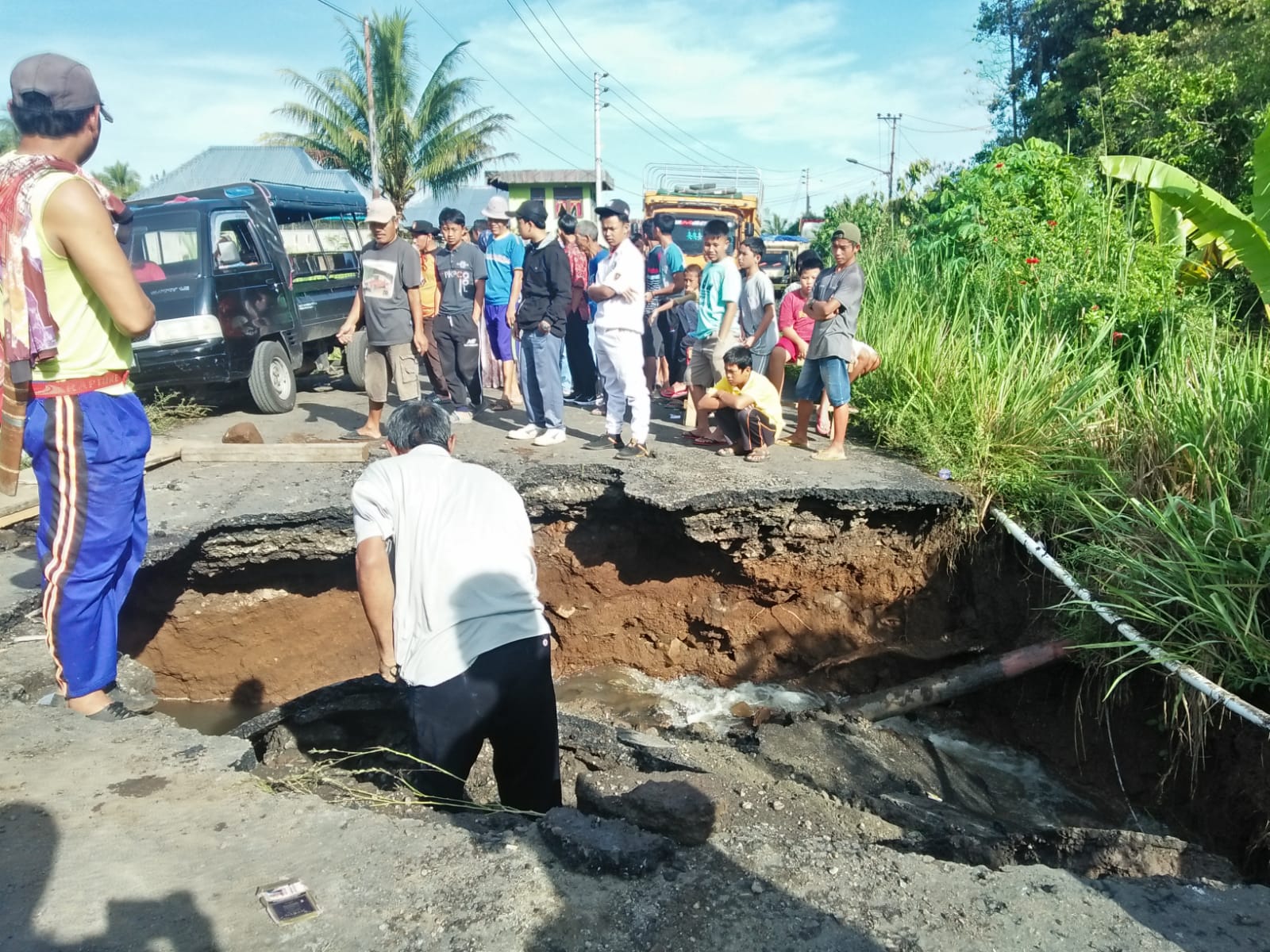 Jalan Lintas Lahat- Bengkulu Via Pendopo Amblas