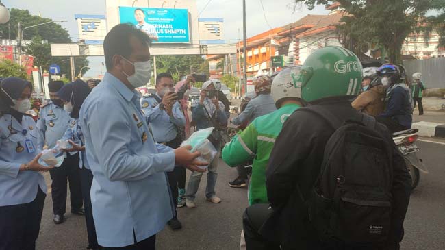 Lapas Perempuan Bagikan Ratusan Takjil Buatan Warga Binaan