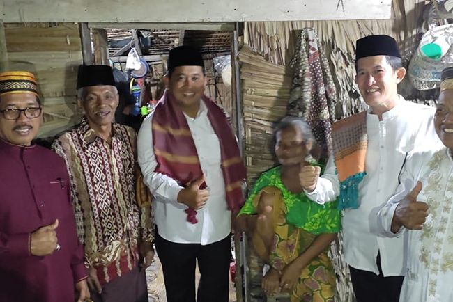 Gotong Royong Sukseskan Bedah Rumah