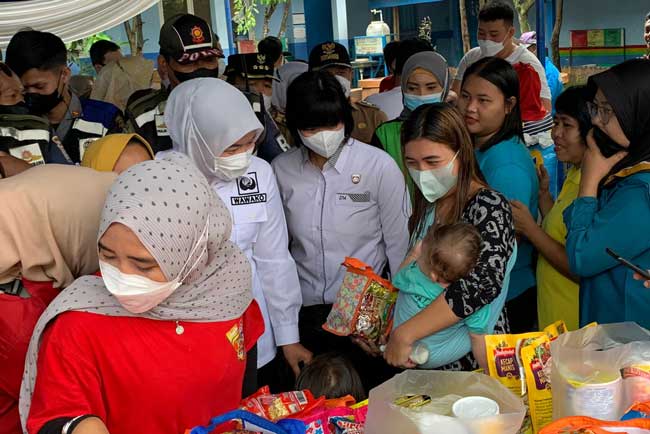 Finda Tinjau Pasar Ramadan