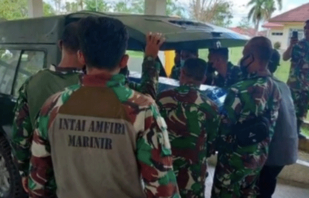 Praka Marinir Anumerta Miftachul Achyar Gugur di Tangan Teroris KKB di Makamkan di Babat