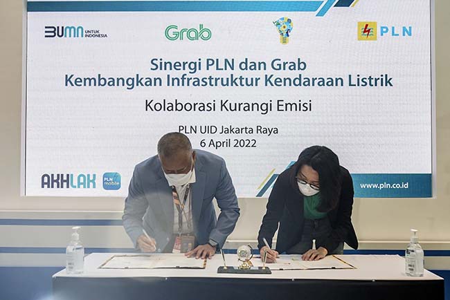 PLN dan Grab Kolaborasi Kembangkan Infrastruktur Kendaraan Listrik, Siap Dukung Carbon Neutral 2060