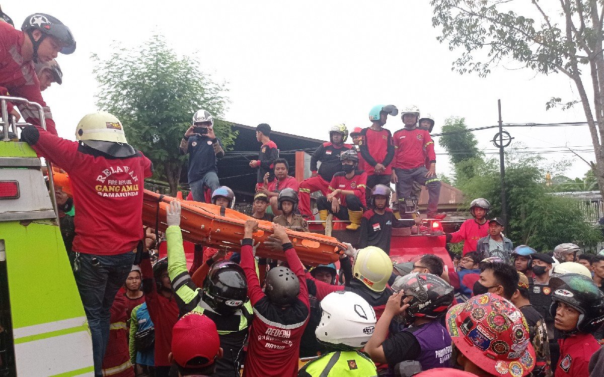 Mobil Tabrak Ruko Picu Kebakaran, 7 Orang Tewas, 1 Kritis