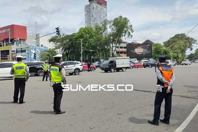 Mahasiswa Demo, Jalan Ditutup