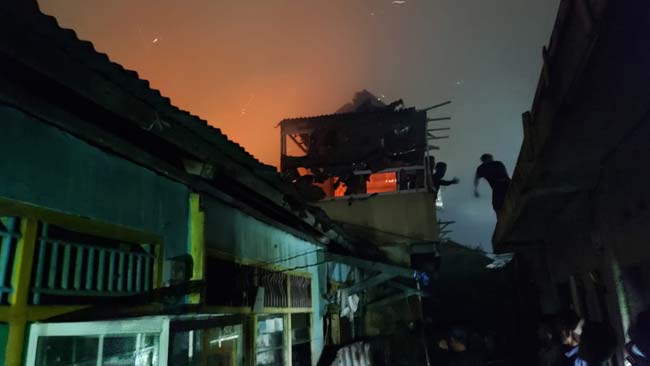 Si Jago Merah Lalap Pemukiman Padat Penduduk di Kuto Batu, 11 Rumah Hangus