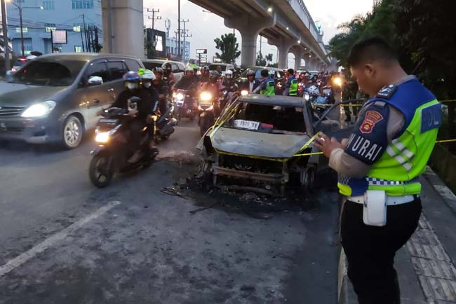 Dikemudikan Wanita, Ini Detik-detik Baleno Profit yang Hangus Terbakar