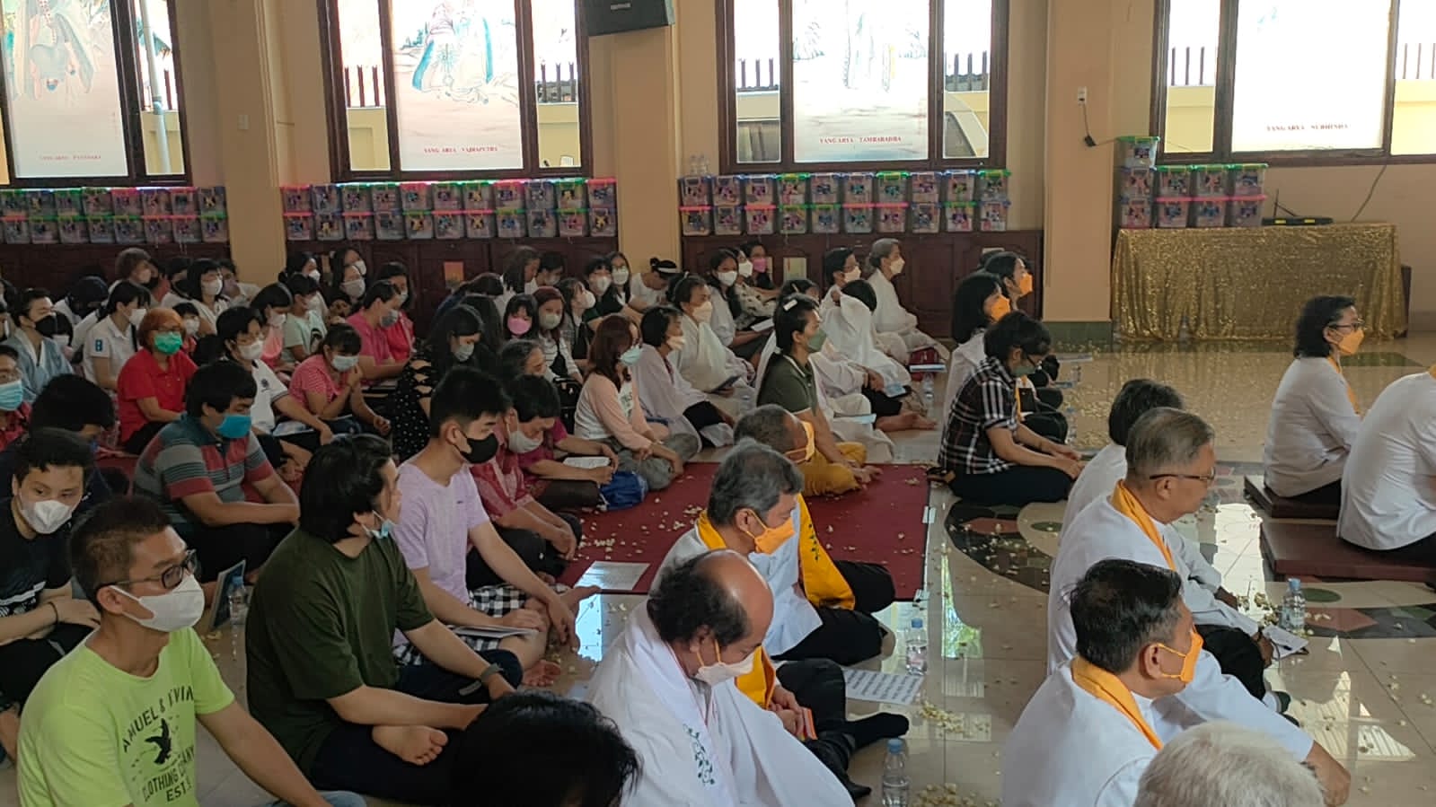 Ribuan Umat Budha Rayakan Waisak