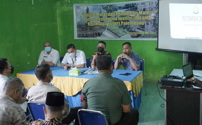 Kejari Palembang Bekali Warga 8 Ulu Tentang Restorative Justice