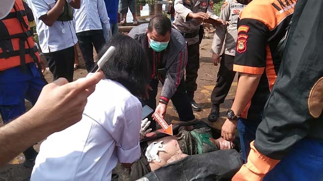 Nyangkut Eceng Gondok, Mrs X Ditemukan Tewas di Sungai Musi