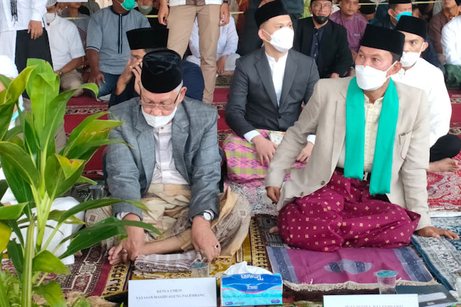 Wako Palembang Shalat Ied di Masjid Sultan Mahmud Badaruddin Jayo Wikramo