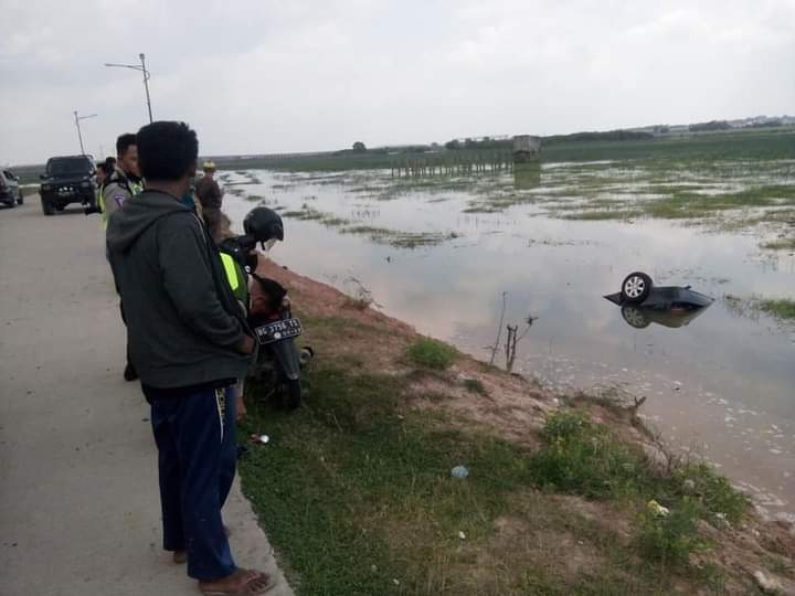 Lagi, Mobil Nyebur di Rawa Tanjung Senai