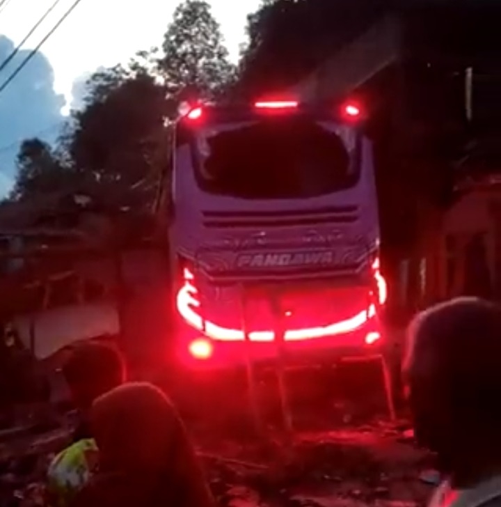 Bus Seruduk Rumah di Ciamis, Banyak Korban Meninggal Dunia