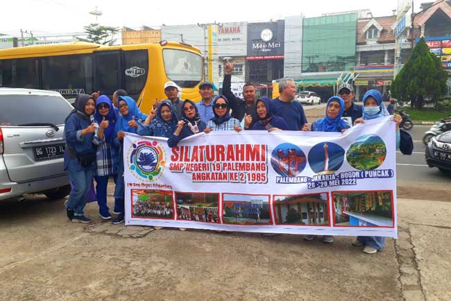 Reuni, Alumni SMPN 19 Bertolak ke Puncak