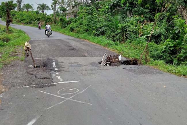 Banyak Lubang di Bahu Jalan, Ancam Keselamatan Pengendara