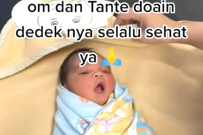 Bayi Laki-laki dengan Tali Pusar Menempel Ditemukan di Teras Rumah Warga