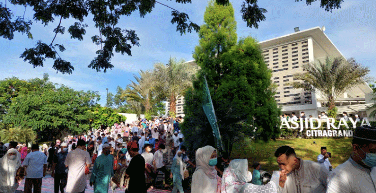 Sholat Idulfitri di Masjid CGC,  Khotib Habib Wildan Alkaf dan Imam Kms Abdurrahman Huzaefi