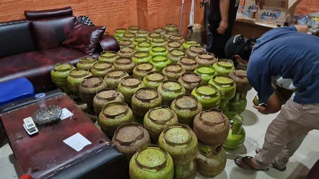 Diangkut Pakai Jukung, Ratusan Gas Melon Dijual di Luar Pangkalan