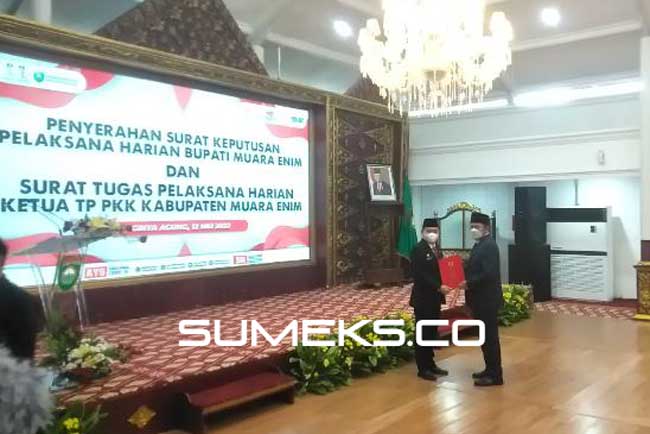 Serahkan SK, HD Jelaskan Jabatan Plh-Pj Bupati Muara Enim