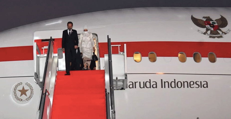 Presiden Jokowi dan Ibu Iriana Tiba di Indonesia