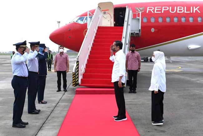 Terbang ke Bali, Jokowi Temui Orang Penting