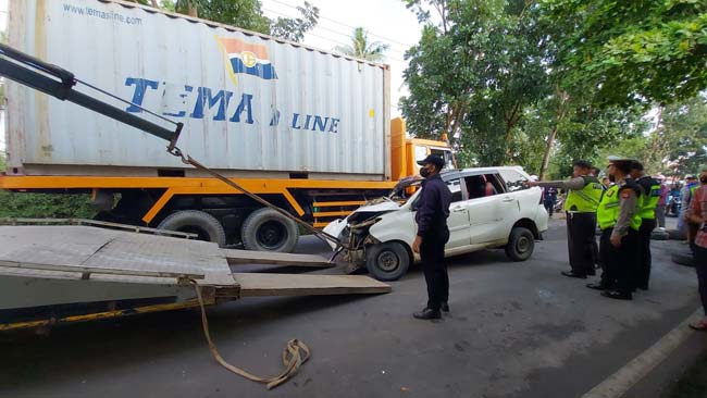 4 Penumpang Travel Luka Berat Masih Dirawat