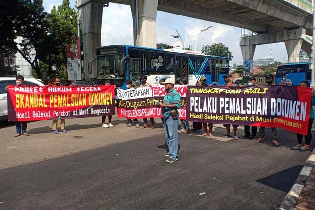 Datangi Mabes Polri, Dorong Segera Tetapkan Tersangka