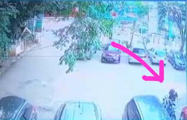 Pelaku Curanmor Beraksi di Kantor Bappeda Sumsel, Aksinya Terekam CCTV