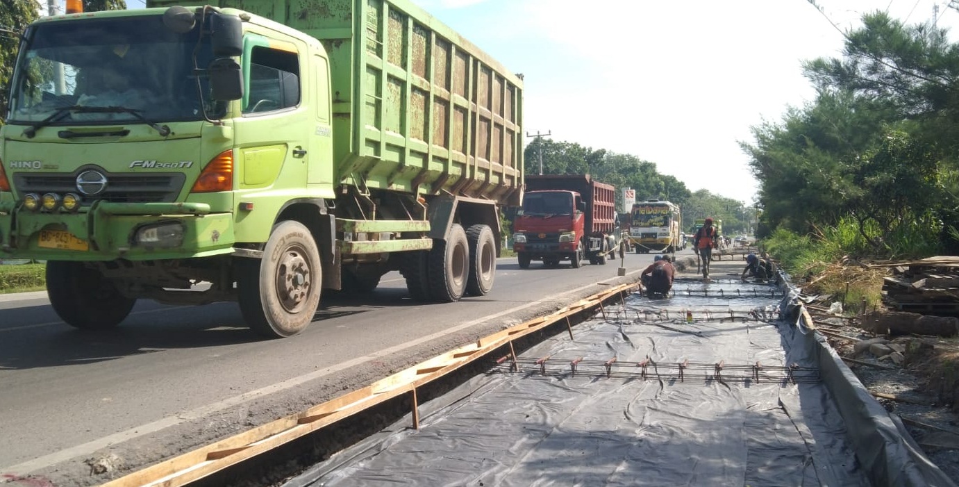 Pelebaran Jalan Nasional Tanpa Papan Proyek ?