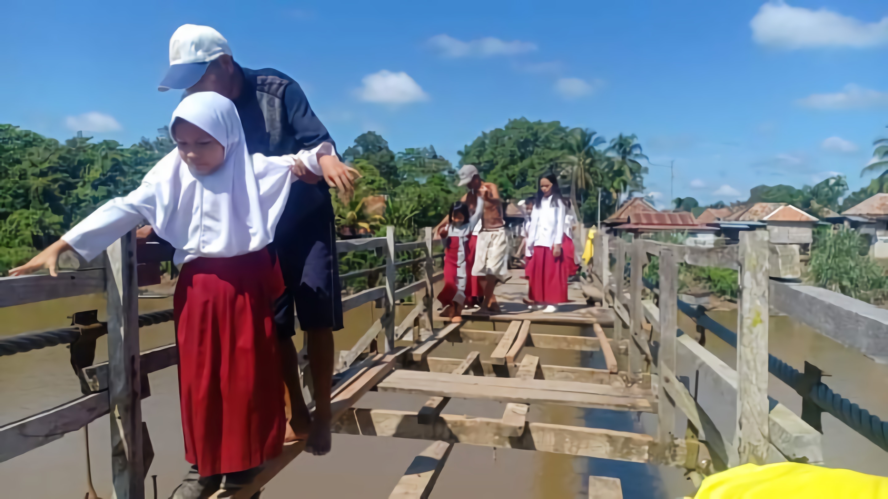 Terbuat dari Kayu, Jembatan di Desa Tanjung Raja Sering Rusak