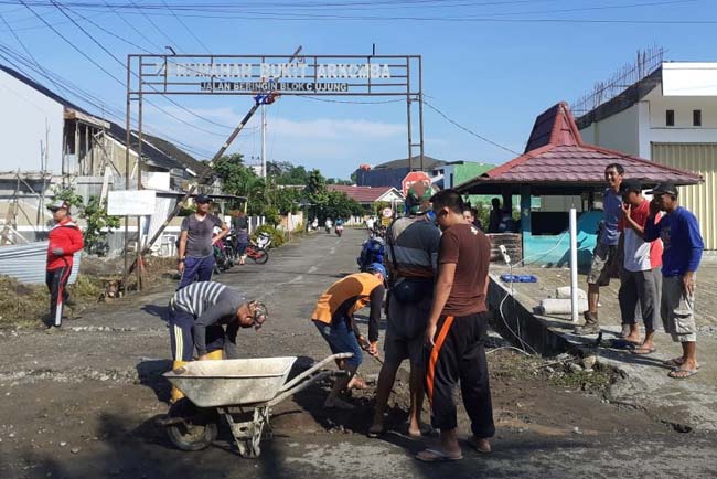 Peringati Hari Lingkungan Hidup, Warga Bukit Arkomba Gotong Royong