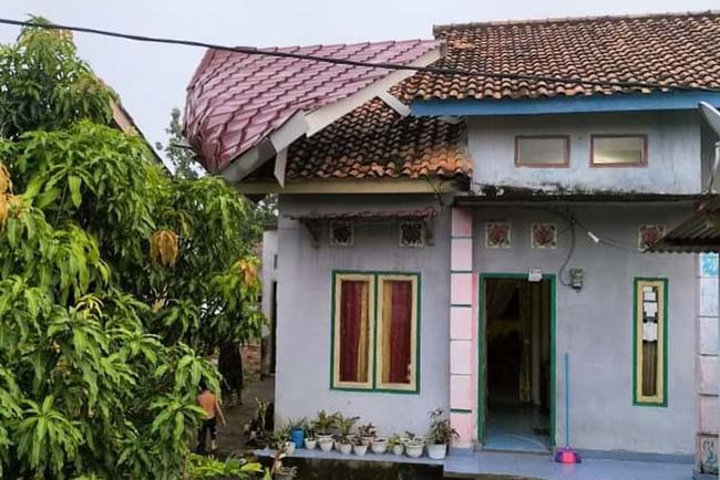 3 Rumah Warga Disapu Angin Puting Beliung Terima Bantuan