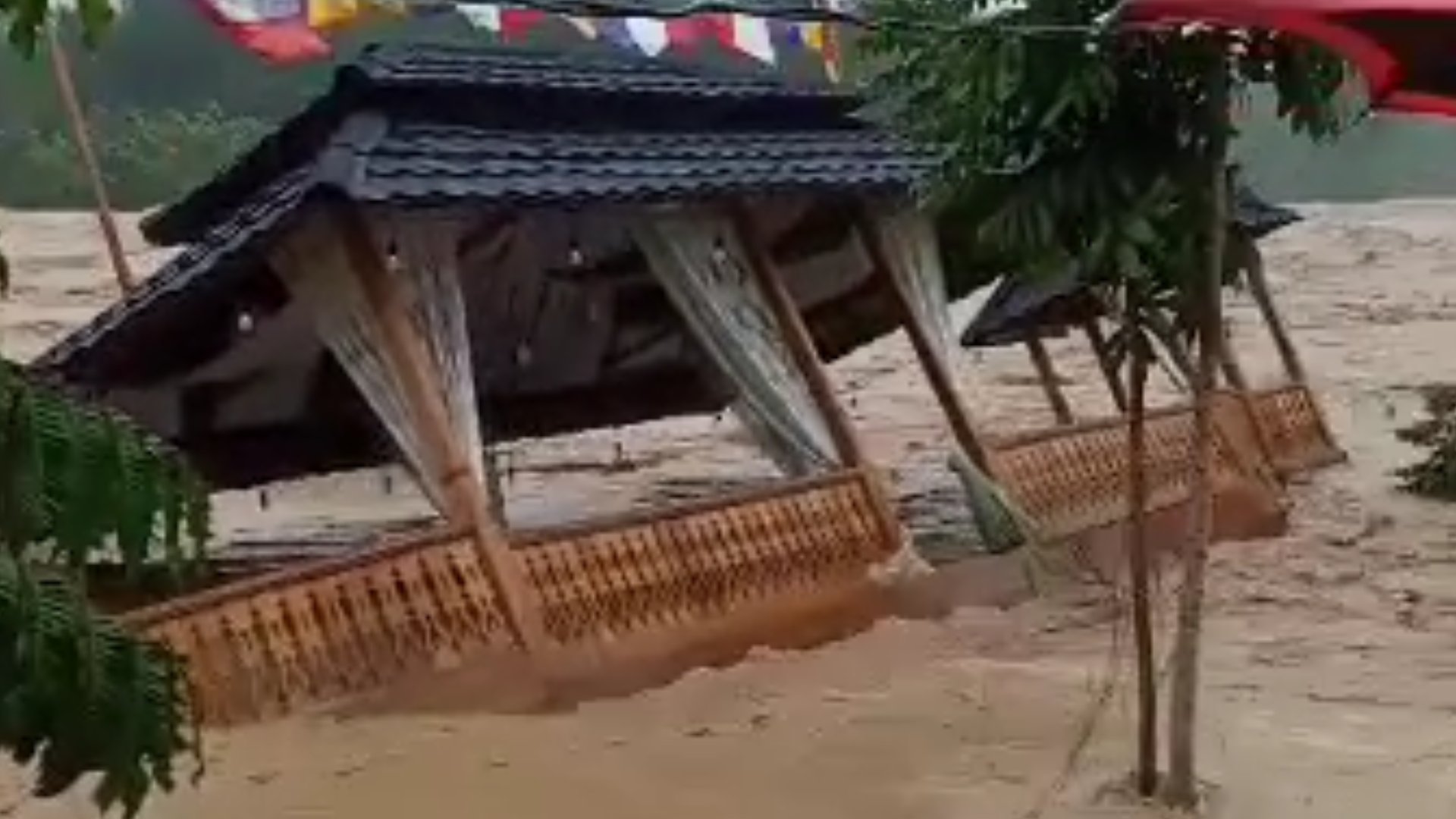 Pondok Lesehan Pagar Lematang Lahat Ikut Hanyut Diterjang Banjir Bandang