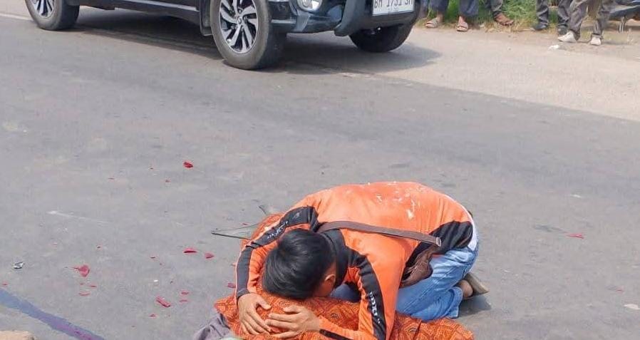 Ambil Jalur Berlawanan di Jalintim Palembang-Betung, Penumpang Honda Revo Tewas Usai Tabrak Truk
