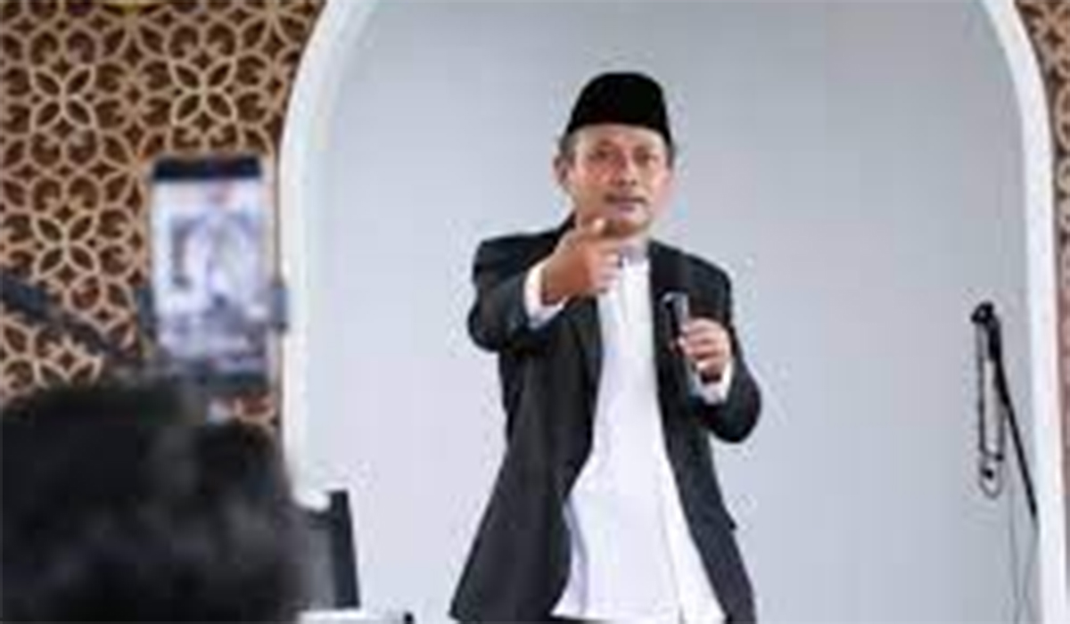 TikToker Mang Kifly Menyebut Helmi Hidayat Tak Pantas Jadi Dosen, Netizen Lebih Parah Lagi 