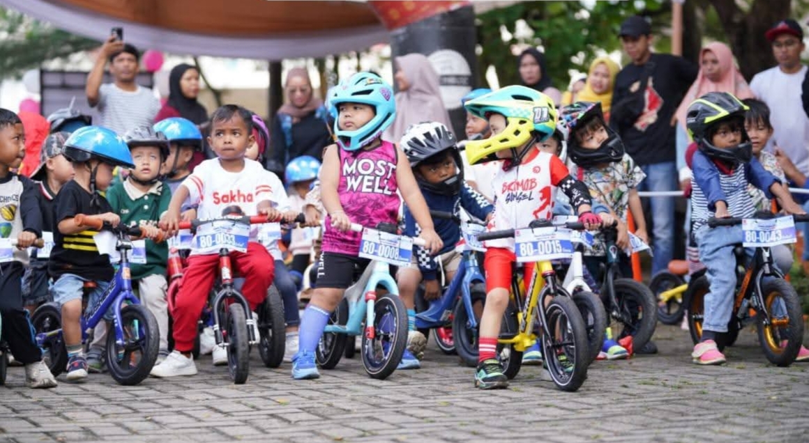 Meriahkan HUT ke-80 RI, DPMPTSP Ogan Ilir Ambil Bagian Jadi Penyelenggara Lomba Pushbike Anak-Anak