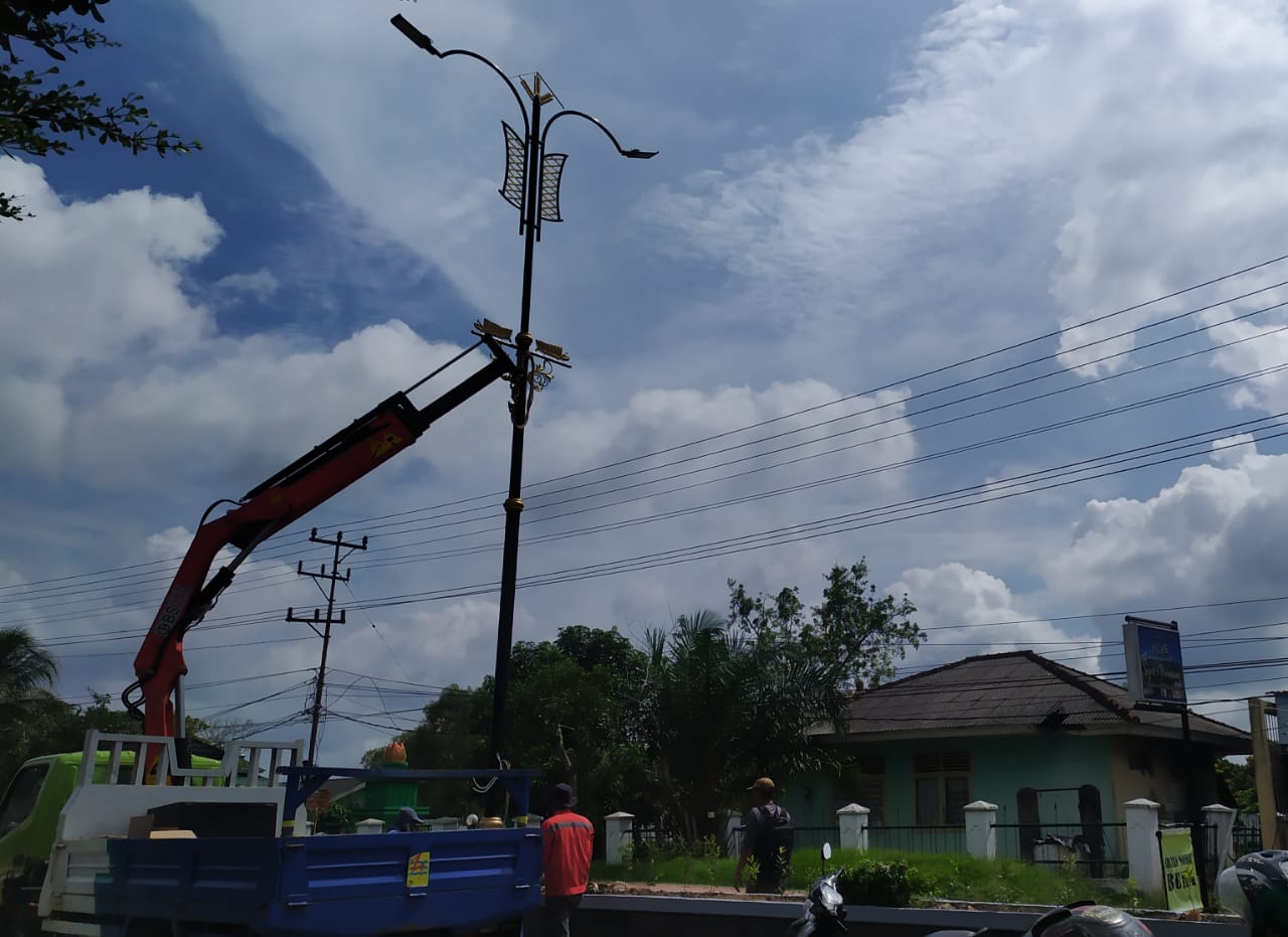 33 Titik Lampu Hias Percantik Jalan Letnan Yusuf Singadekane Kayuagung